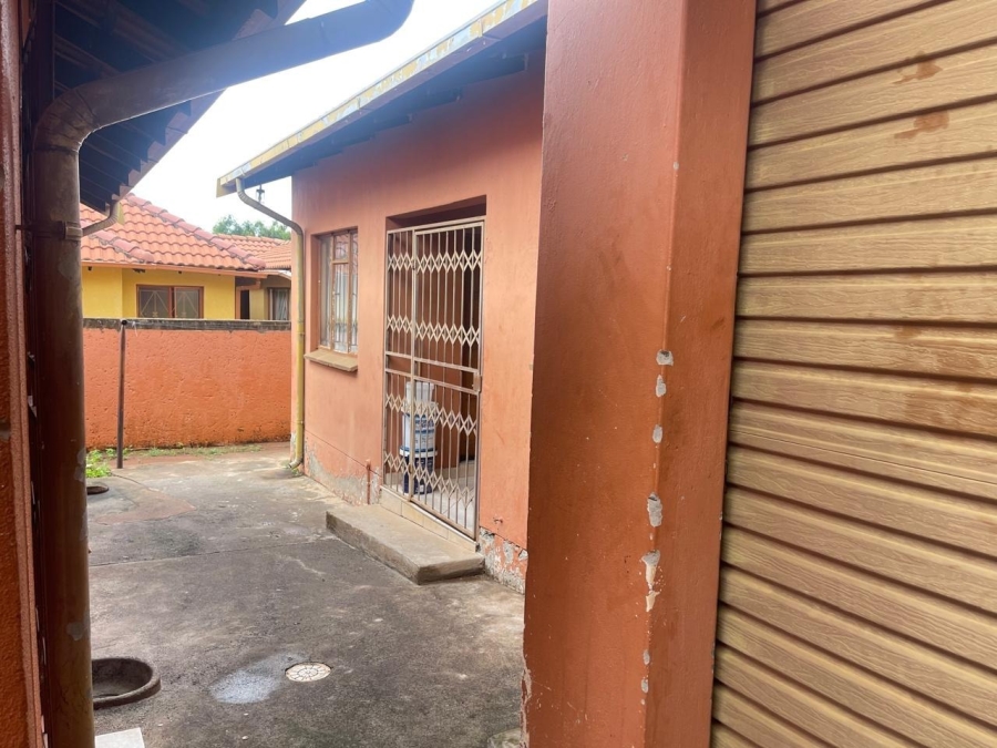 2 Bedroom Property for Sale in Tlhabane West North West